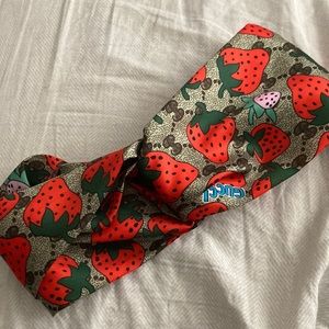 🌶SOLD 🌶🍓Gucci strawberry 🍓 head band